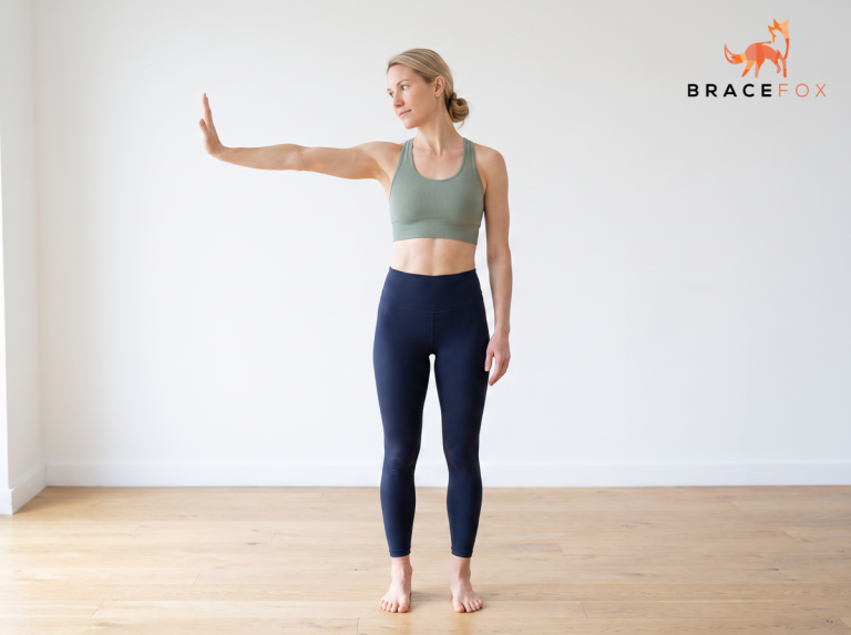 Anna, unsere digitale Physiotherapeutin, zeigt die Übung: Medianus-Nervengleitübung
